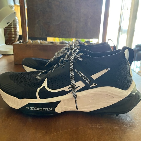 Nike ZoomX Zegama Trail Women’s Size 9 B ~ worn once - Picture 13 of 16